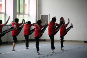 die Vorzeigeschüler im Gleichschritt - beeindruckend